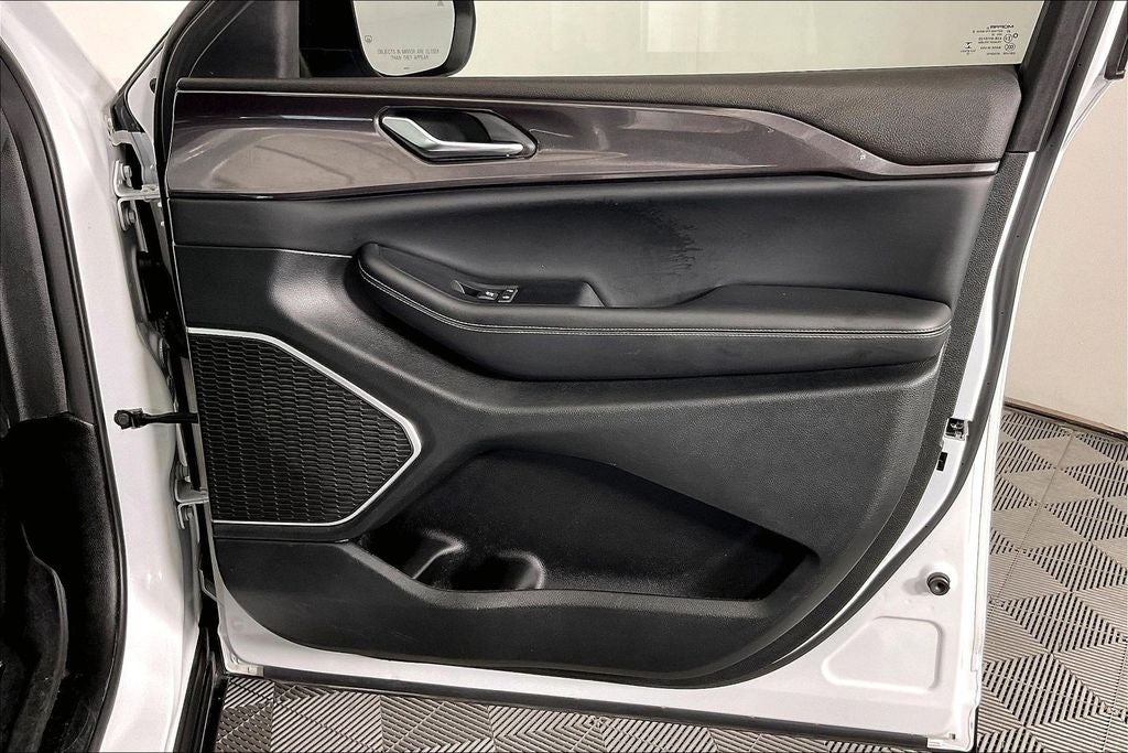 2022 Jeep Grand Cherokee L Laredo