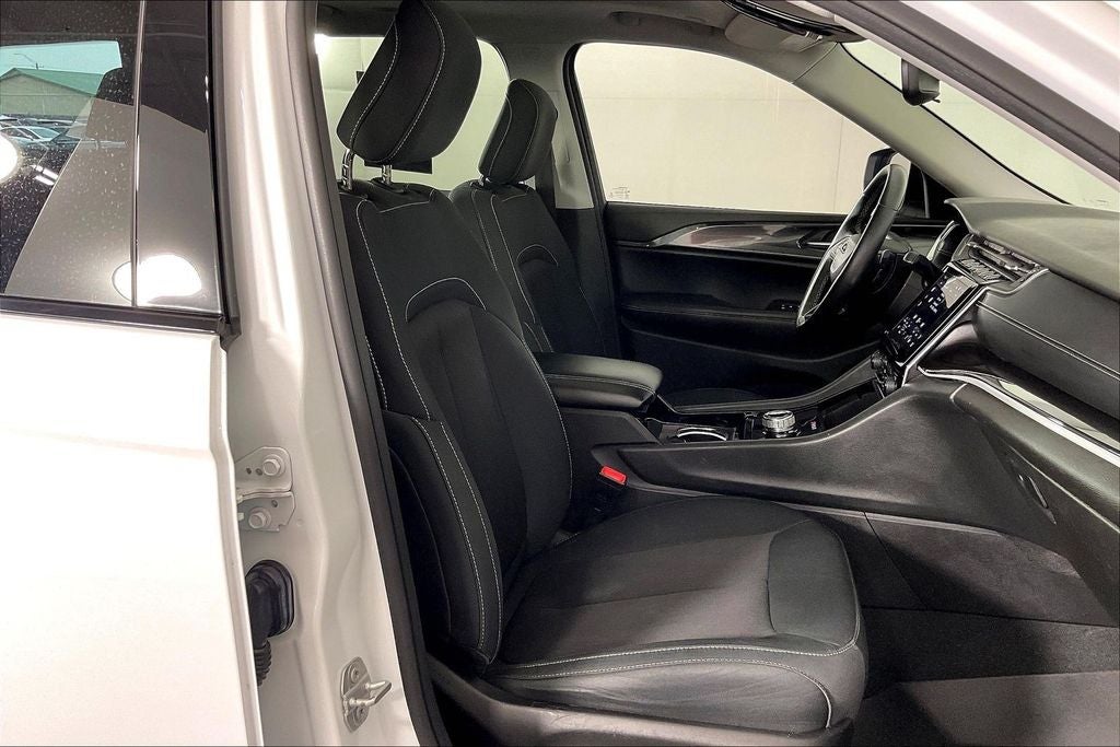 2022 Jeep Grand Cherokee L Laredo