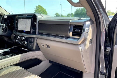 2025 Ford F-450SD Platinum DRW