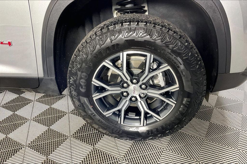 2024 GMC Acadia AT4