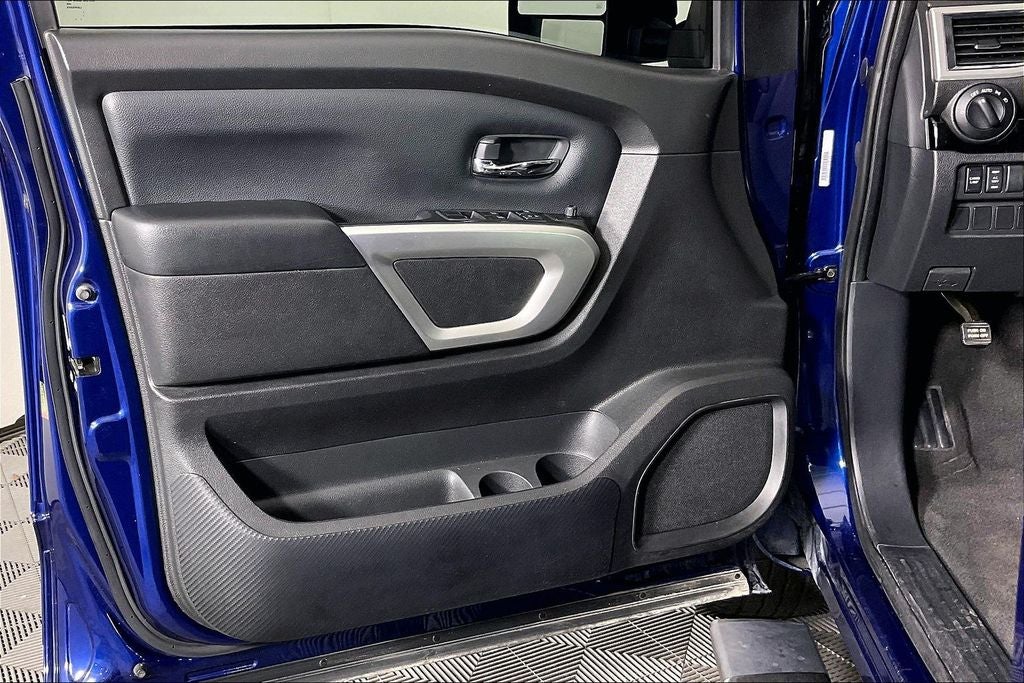 2021 Nissan Titan SV