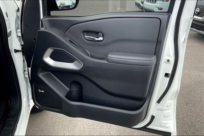 2024 Nissan Frontier Crew Cab SL