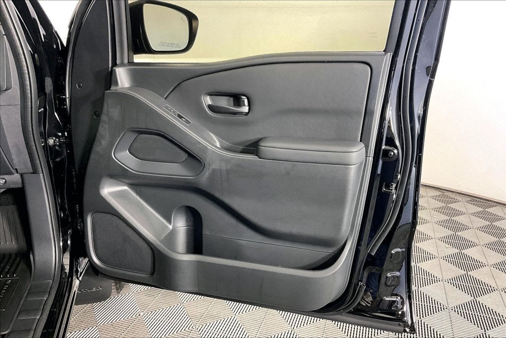 2027 Nissan Frontier Crew Cab SV