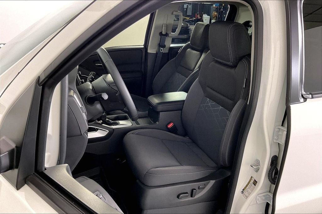 2025 Nissan Frontier Crew Cab SV