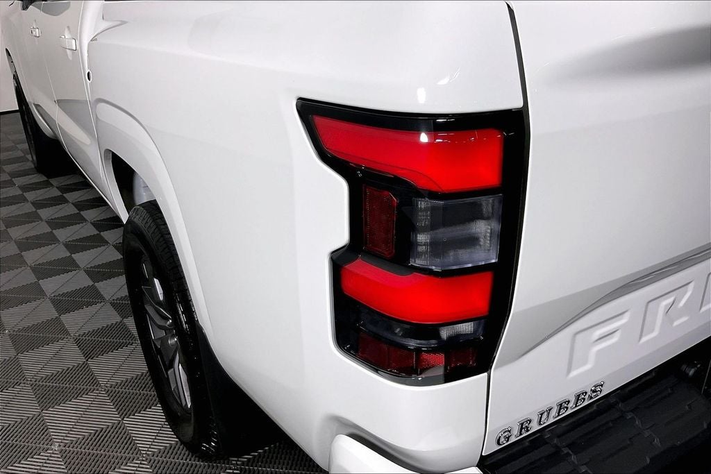 2025 Nissan Frontier Crew Cab SV