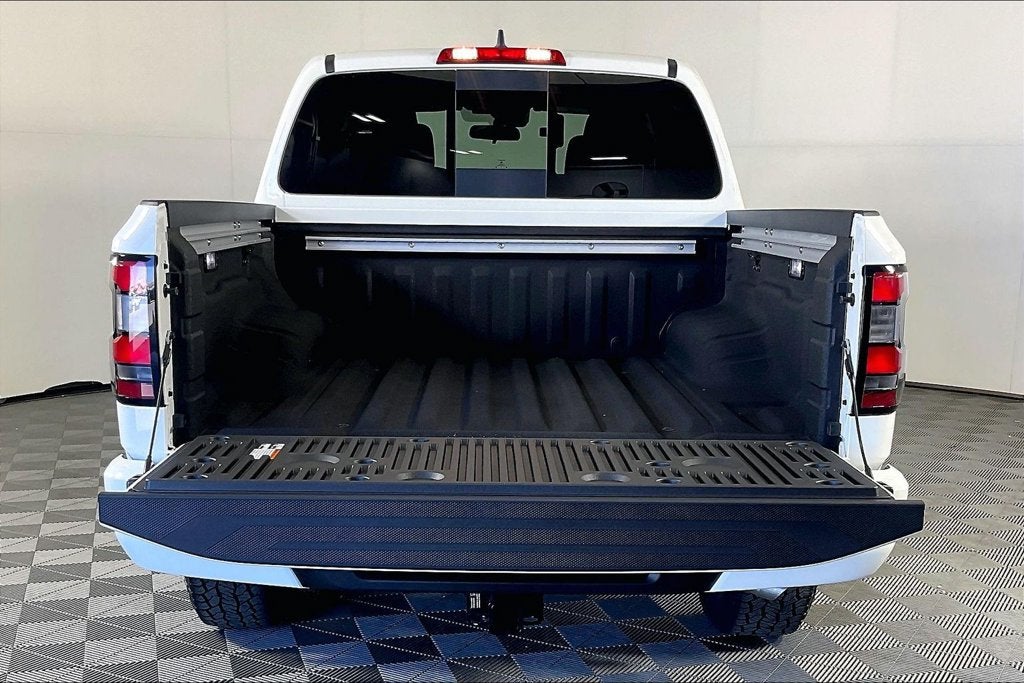 2027 Nissan Frontier SV