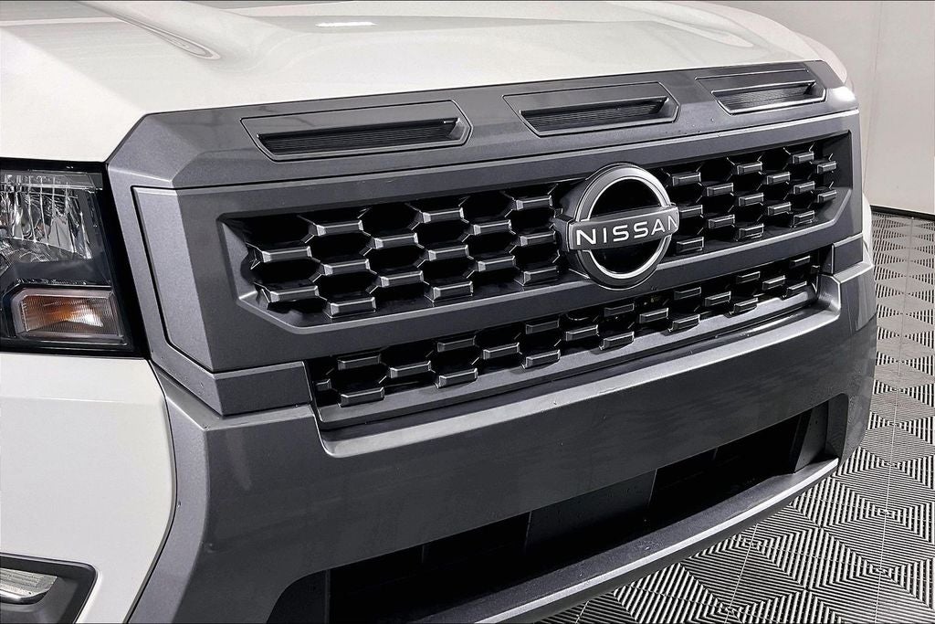 2025 Nissan Frontier Crew Cab SV