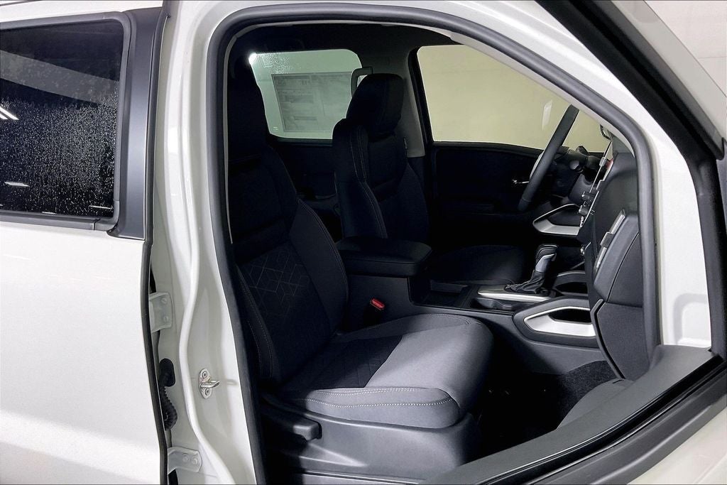 2025 Nissan Frontier Crew Cab SV