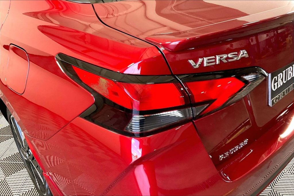 2025 Nissan Versa SR