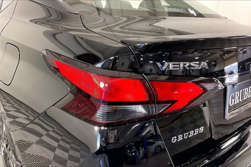 2025 Nissan Versa SR