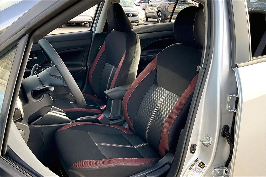 2025 Nissan Versa SR