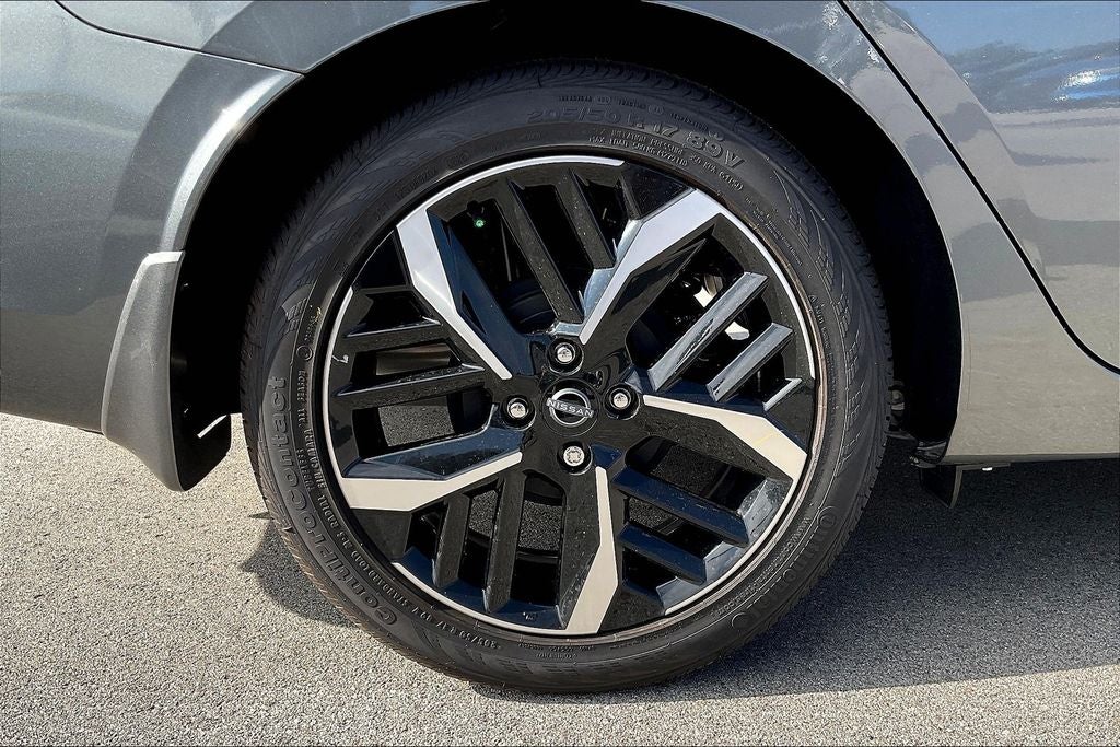 2025 Nissan Versa SR