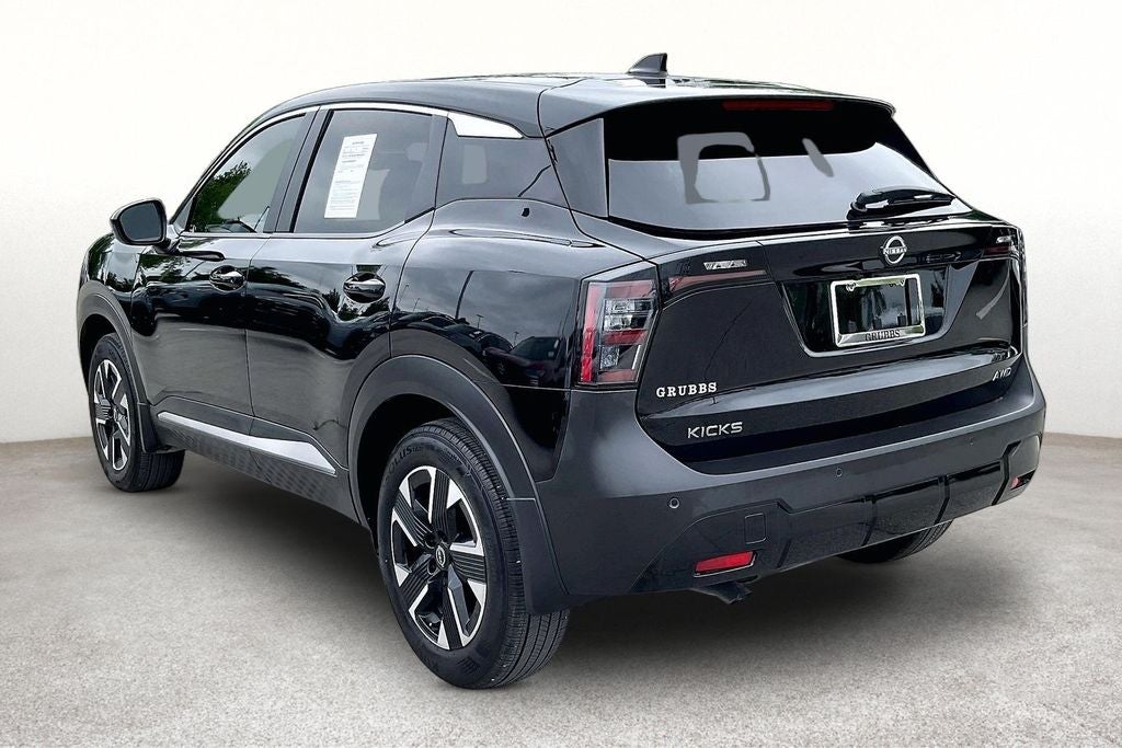 2025 Nissan Kicks SV