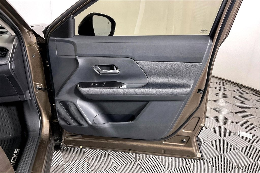 2027 Nissan Kicks SV
