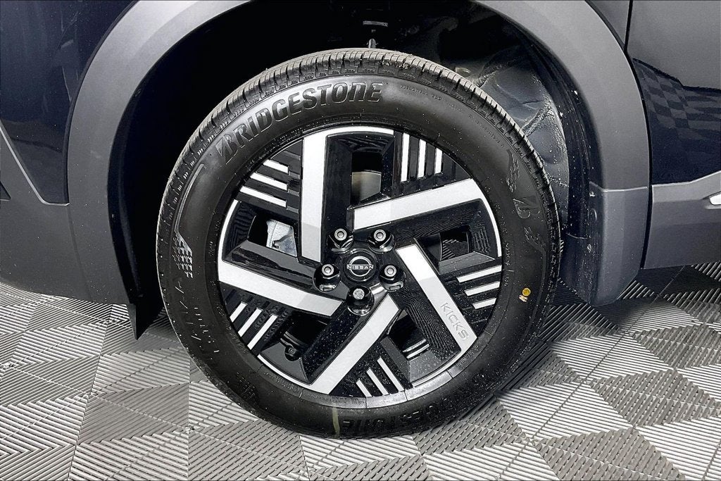 2027 Nissan Kicks SV