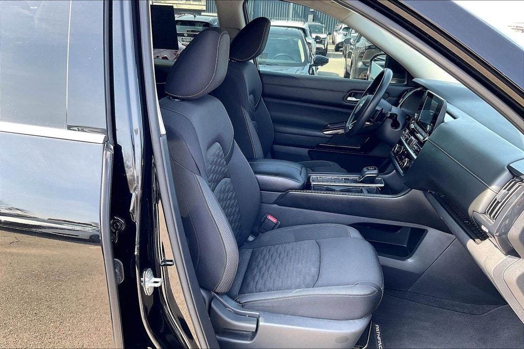 2022 Nissan Pathfinder S