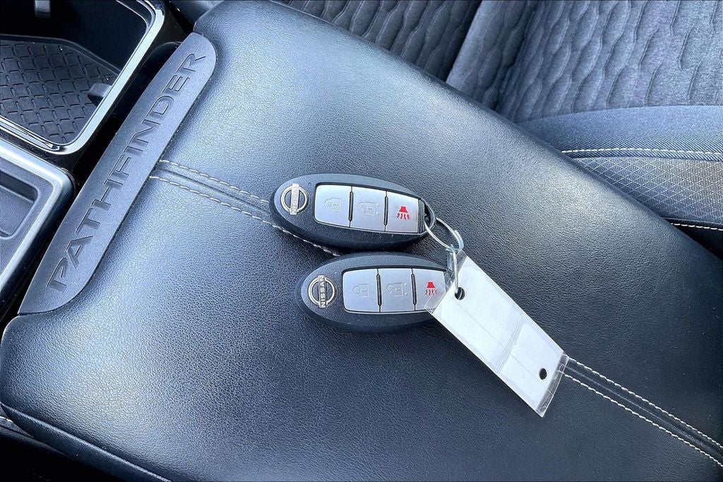 2022 Nissan Pathfinder S