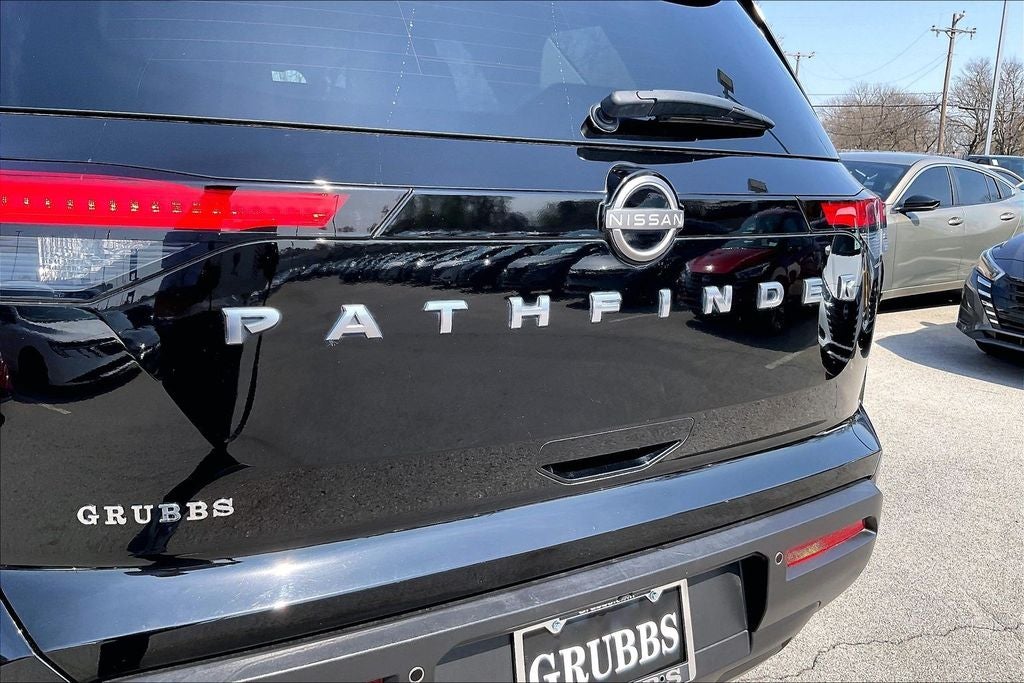 2022 Nissan Pathfinder S