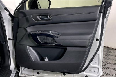 2025 Nissan Pathfinder S