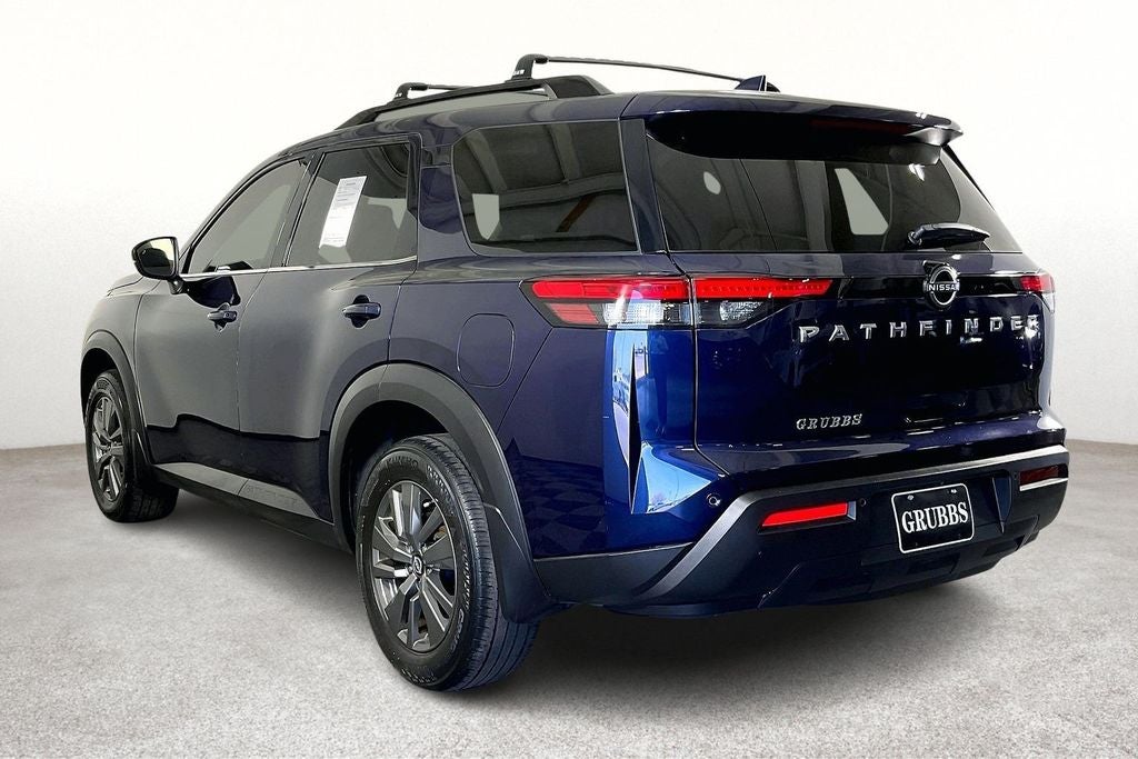 2022 Nissan Pathfinder SV