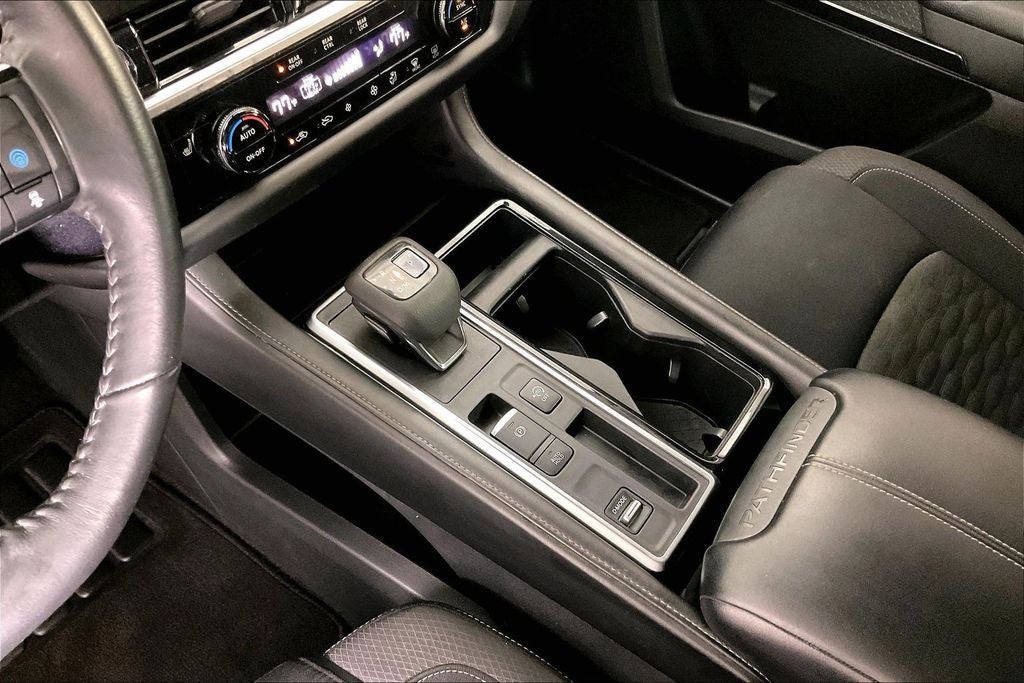 2022 Nissan Pathfinder SV