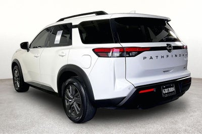 2022 Nissan Pathfinder SV