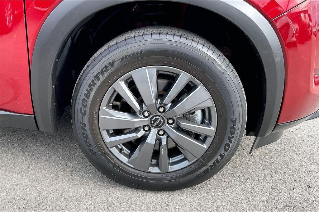 2022 Nissan Pathfinder SV