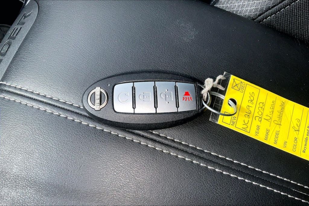 2022 Nissan Pathfinder SV