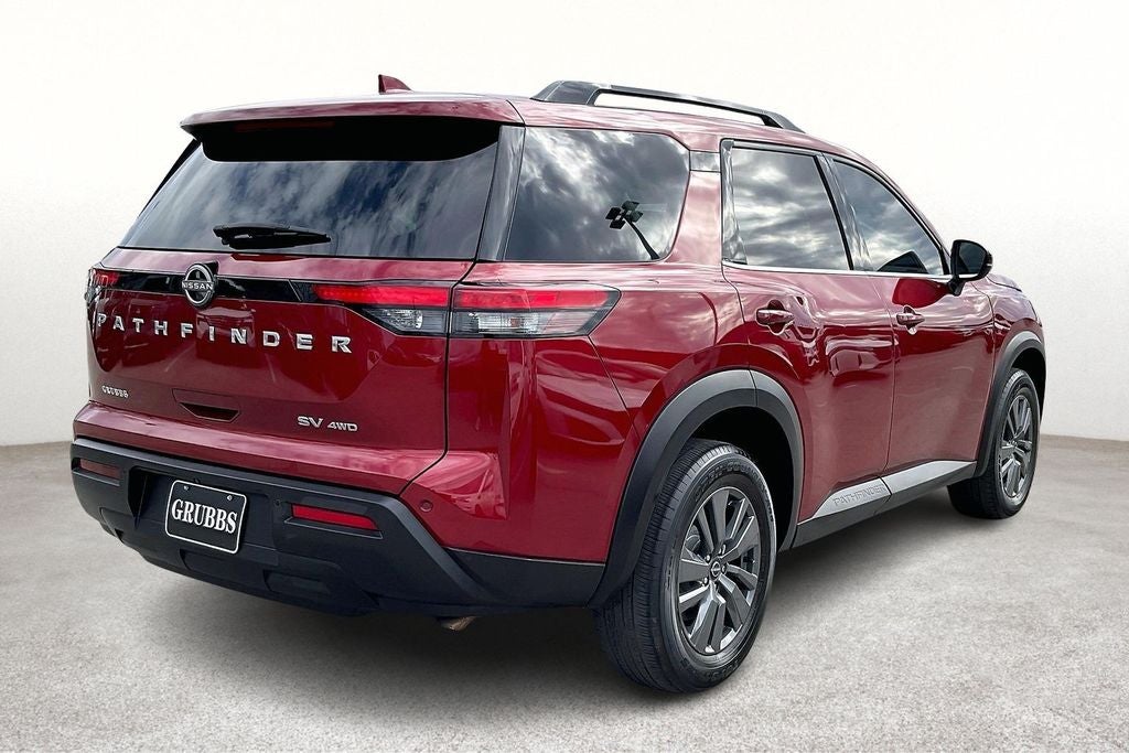 2022 Nissan Pathfinder SV