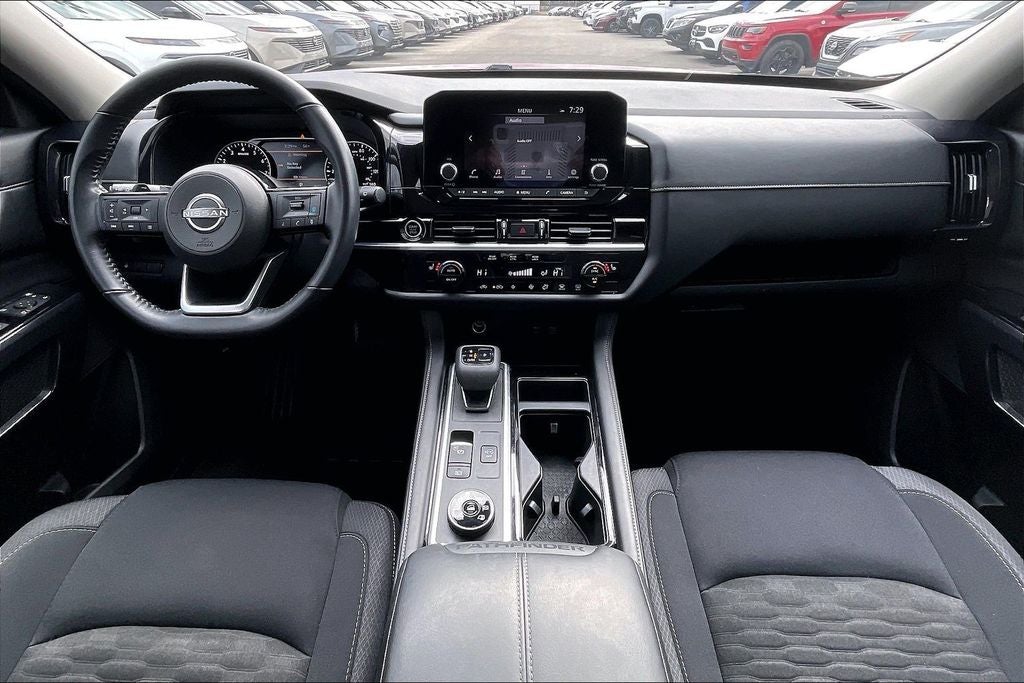 2022 Nissan Pathfinder SV