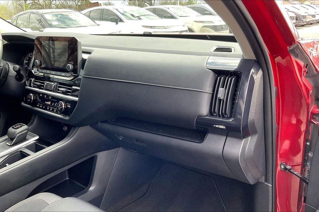 2022 Nissan Pathfinder SV