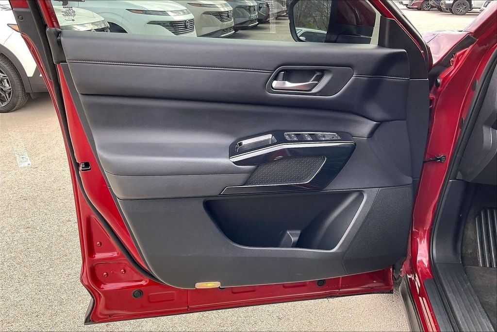 2022 Nissan Pathfinder SV