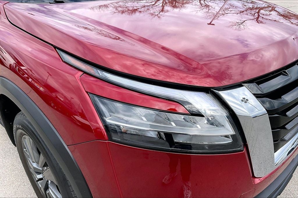 2022 Nissan Pathfinder SV