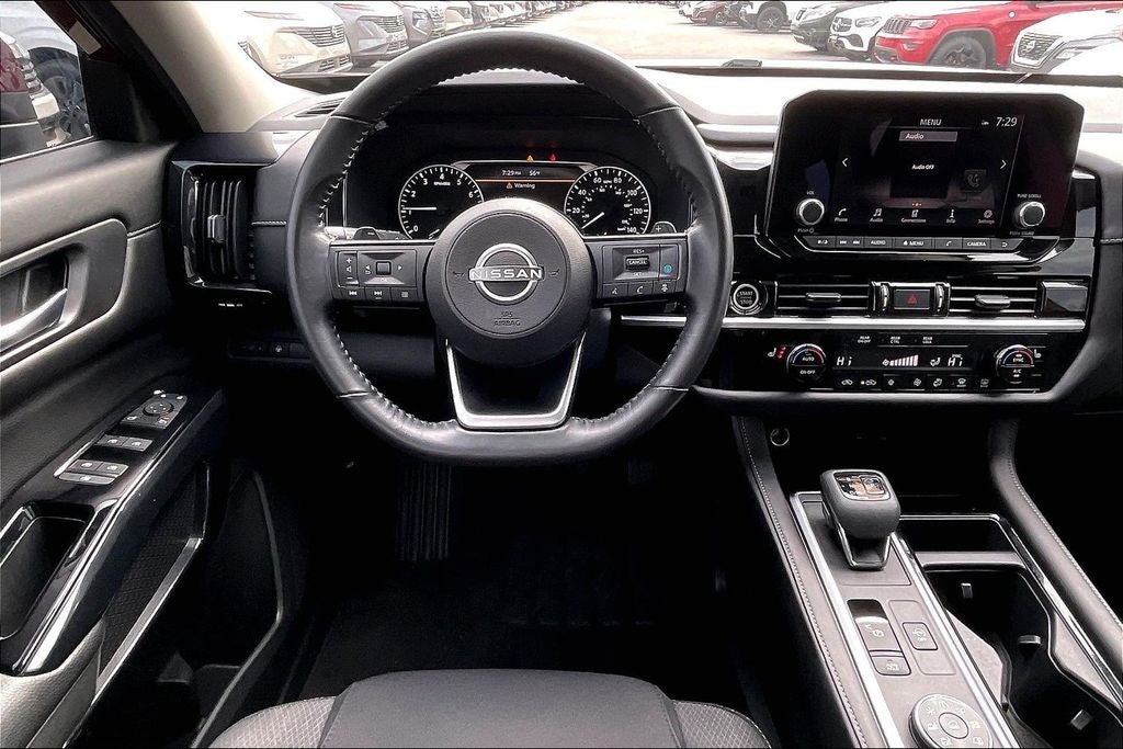 2022 Nissan Pathfinder SV