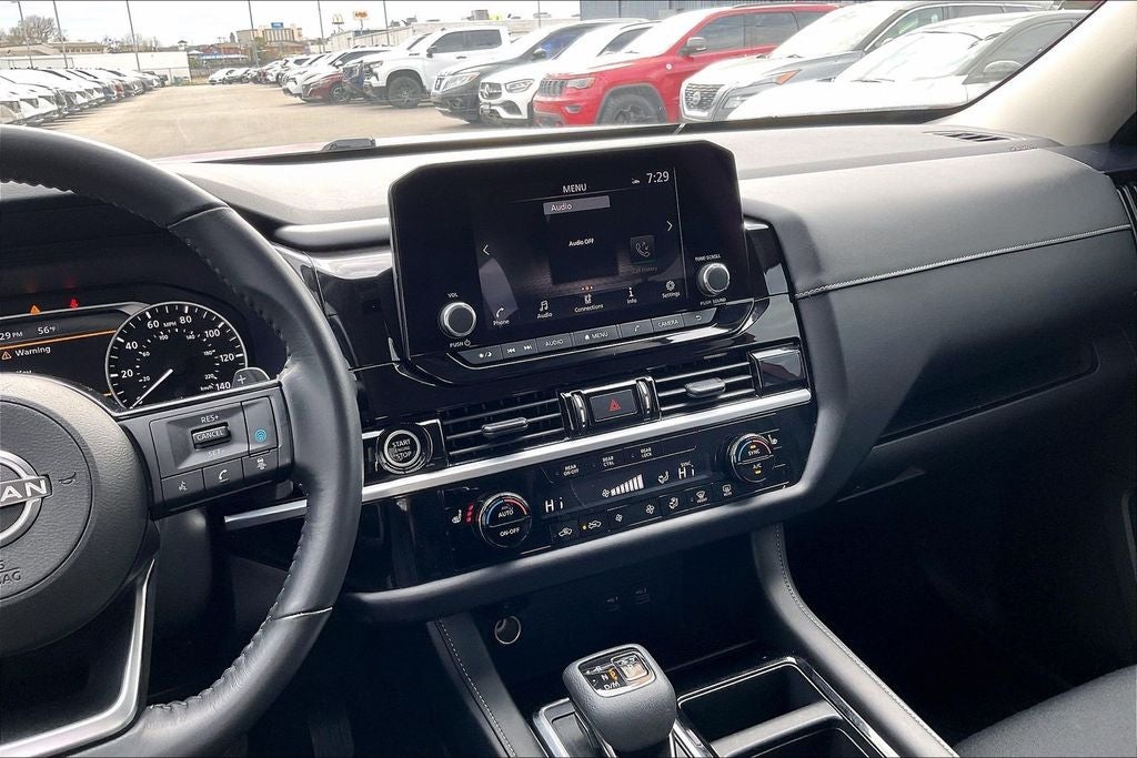 2022 Nissan Pathfinder SV