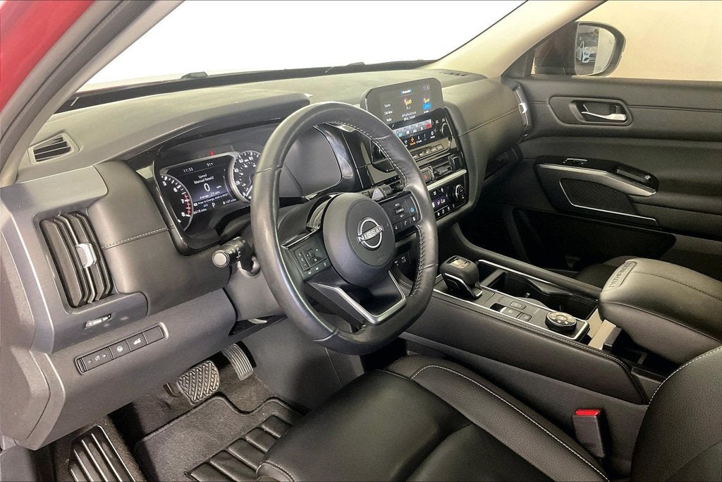 2024 Nissan Pathfinder SL