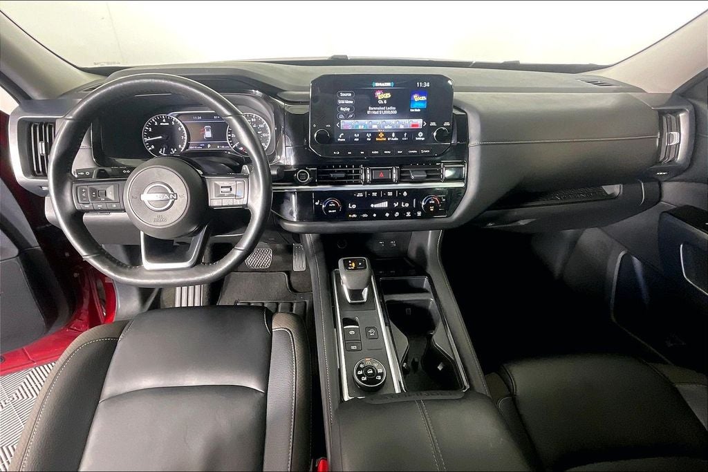2024 Nissan Pathfinder SL