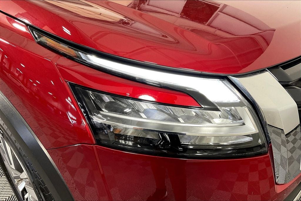 2022 Nissan Pathfinder SL