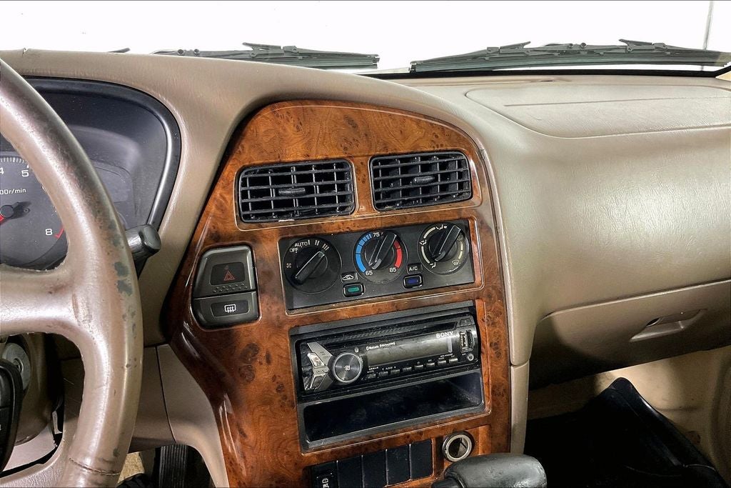 1999 Nissan Pathfinder XE