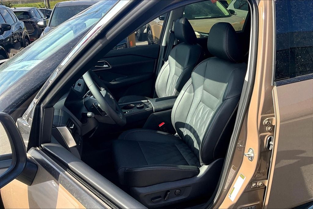 2025 Nissan Rogue Platinum