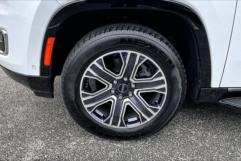 2025 Jeep Wagoneer Base