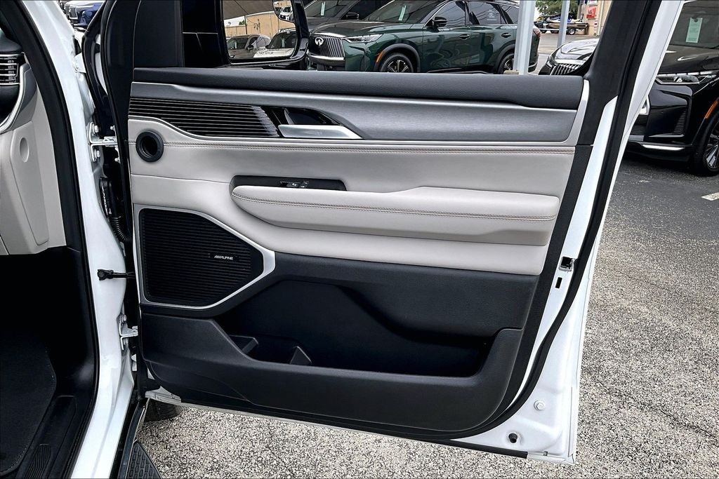 2025 Jeep Wagoneer Base