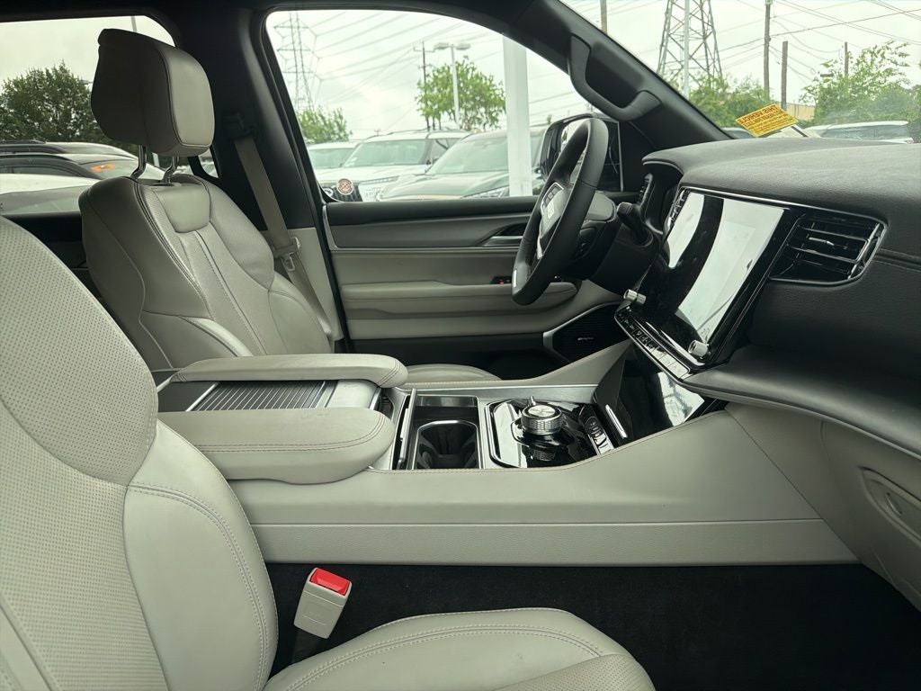 2025 Jeep Wagoneer Base