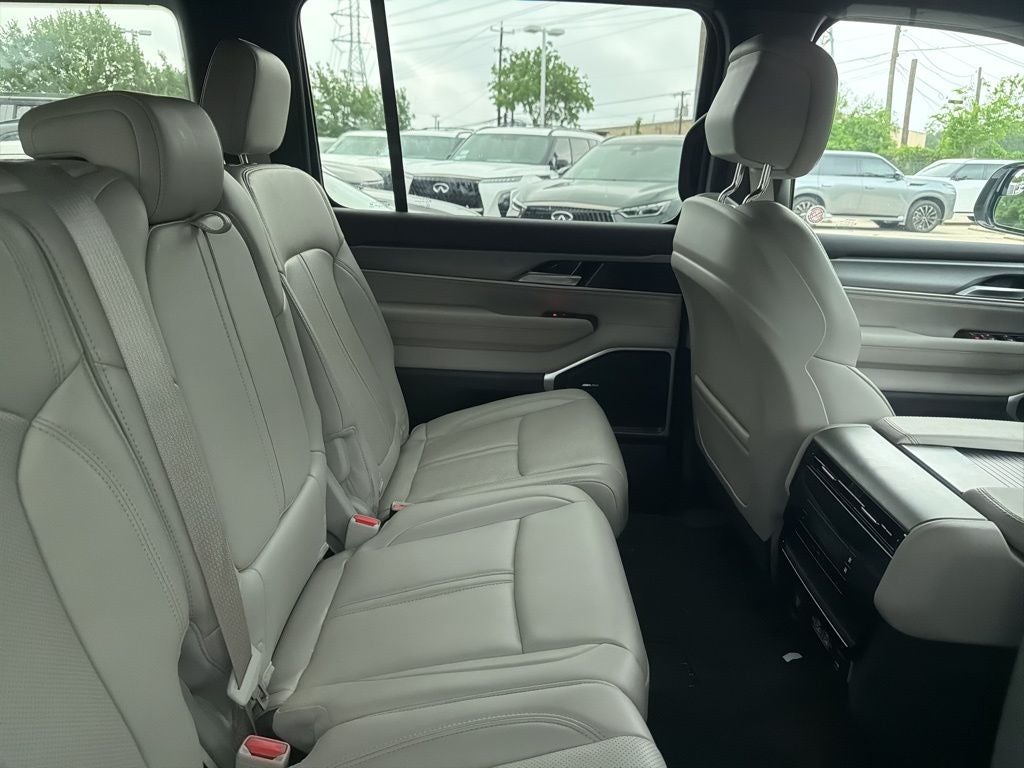 2025 Jeep Wagoneer Base