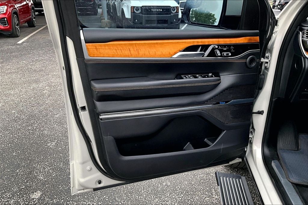 2022 Jeep Grand Wagoneer Series III