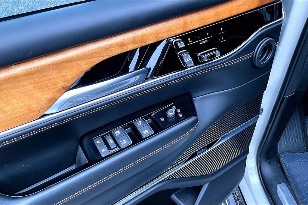 2022 Jeep Grand Wagoneer Series III