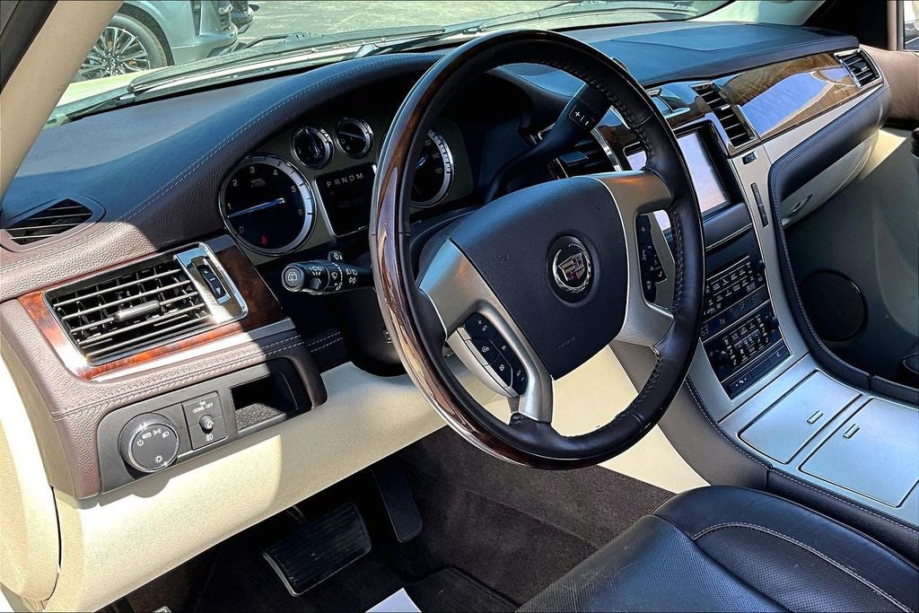 2014 Cadillac Escalade Platinum Edition