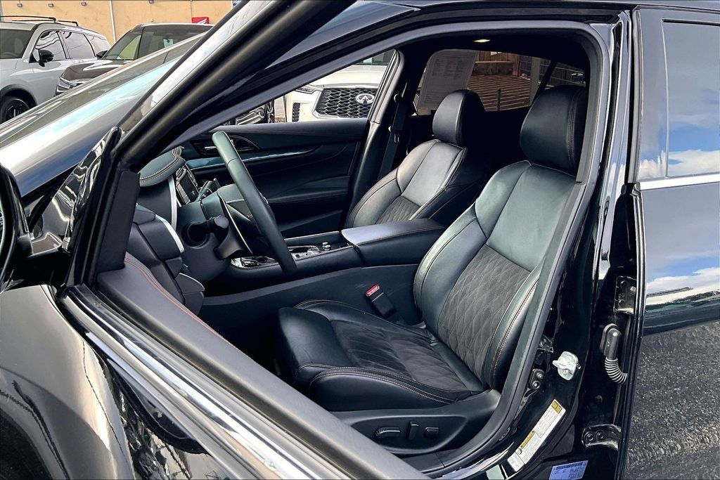 2023 Nissan Maxima SR