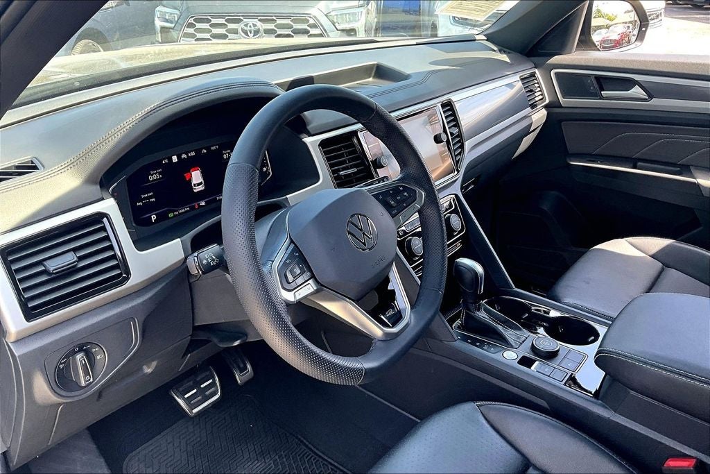 2023 Volkswagen Atlas Cross Sport 2.0T SEL R-Line Black