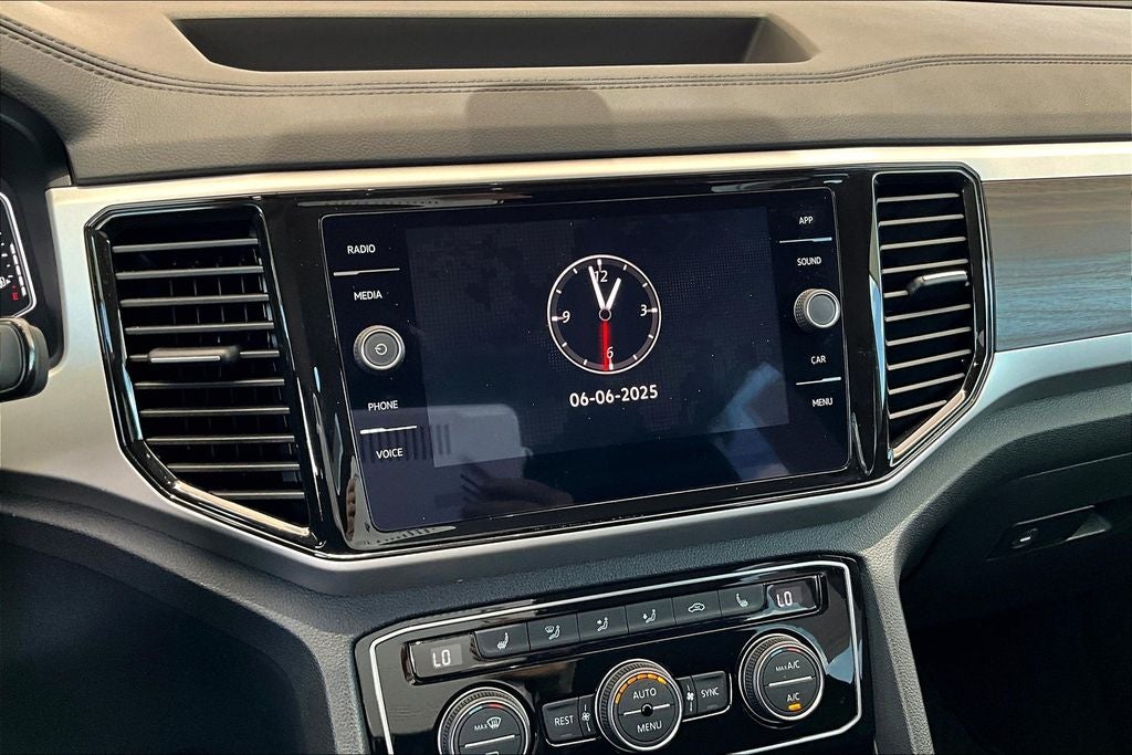 2023 Volkswagen Atlas 3.6L V6 SE w/Technology